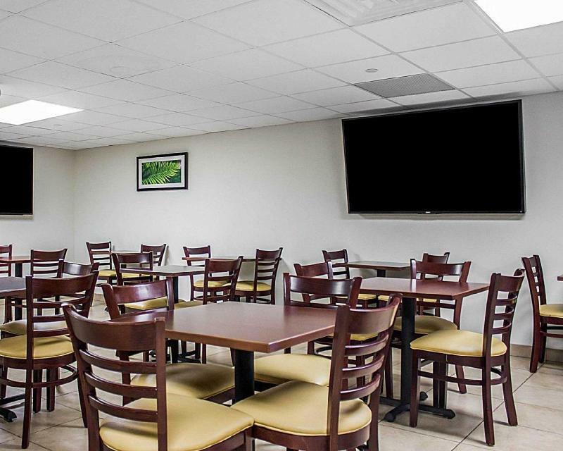 Days Inn By Wyndham Brooklyn Borough Park Nova Iorque Exterior foto