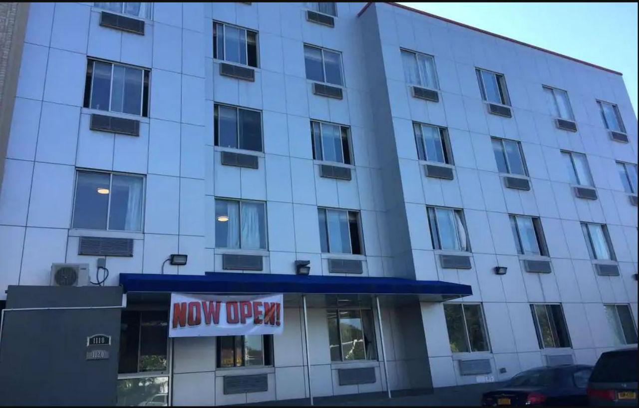 Days Inn By Wyndham Brooklyn Borough Park Nova Iorque Exterior foto